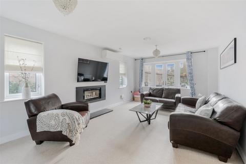 5 bedroom detached house for sale, Richmond Crescent, Epsom