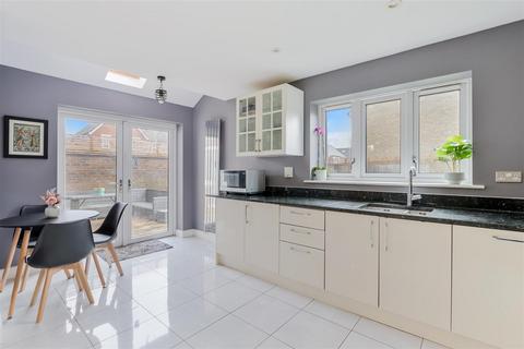 5 bedroom detached house for sale, Richmond Crescent, Epsom