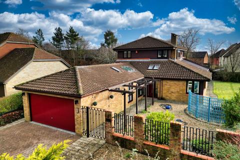 5 bedroom detached house for sale, Rutherford Gate, Milton Keynes MK5