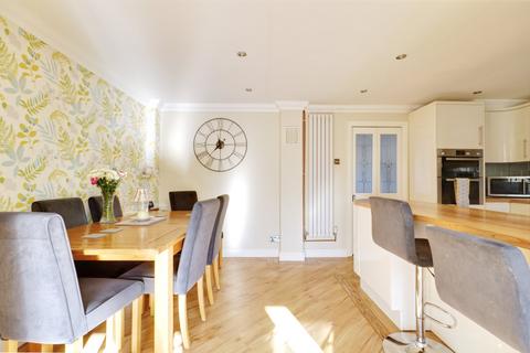 56 Dacre Crescent, Aveley, South Ockendon, RM15 4TU