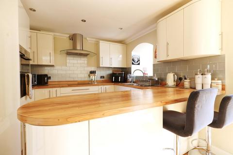 56 Dacre Crescent, Aveley, South Ockendon, RM15 4TU