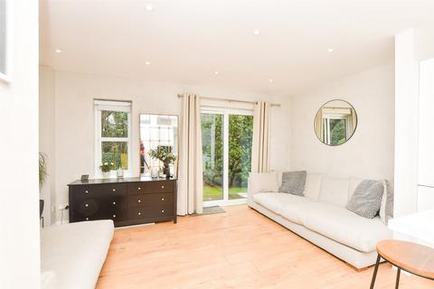 1 bedroom ground floor flat for sale, Hasletts Close, Tunbridge Wells, Kent