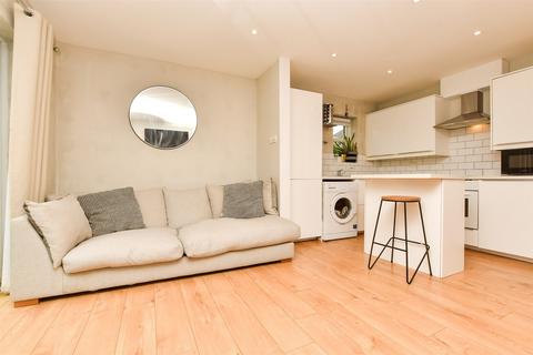 1 bedroom ground floor flat for sale, Hasletts Close, Tunbridge Wells, Kent