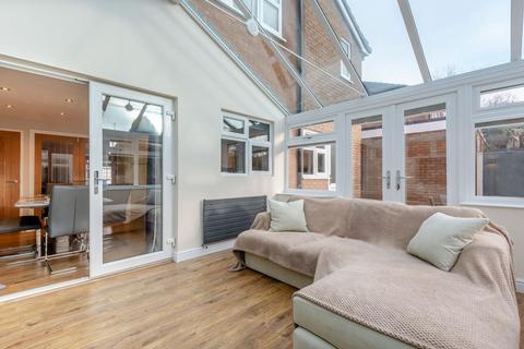 4 Monks Close, Wombourne, Wolverhampton, WV5 8LB