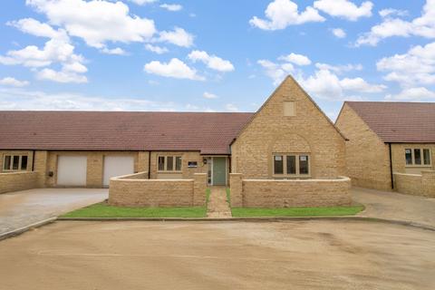 2 bedroom bungalow for sale, Rooktree Farm Court, Down Ampney, Cirencester, Cotswold, GL7