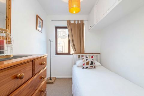 2 bedroom flat for sale, Kennet Street, London E1W