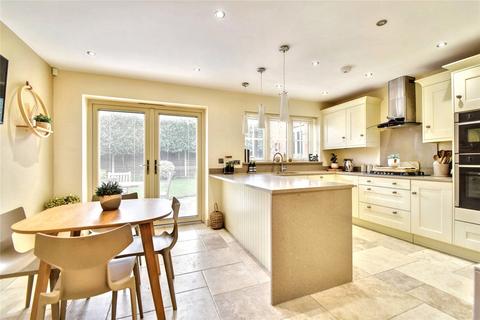 5 bedroom detached house for sale, Kemys Gardens, Worcester WR5