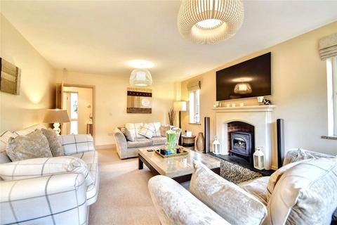 5 bedroom detached house for sale, Kemys Gardens, Worcester WR5