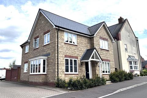 4 bedroom detached house to rent, Normandy Row, Wellington TA21