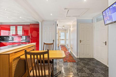 126 Copthorne Road, Felbridge, East Grinstead, RH19 2PD