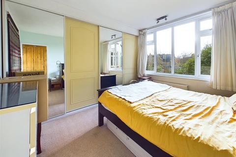 2 bedroom apartment to rent, St. Margarets Road, St Margarets