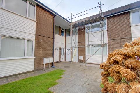 2 bedroom maisonette to rent, Crescent Court, Cyncoed, Cardiff