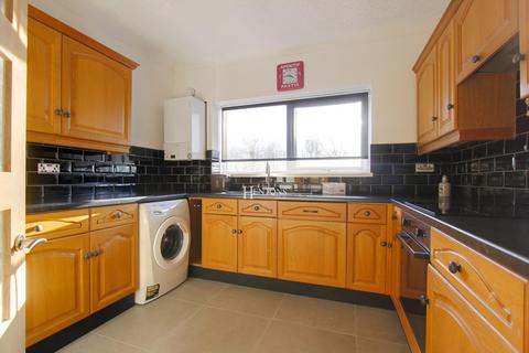 2 bedroom maisonette to rent, Crescent Court, Cyncoed, Cardiff