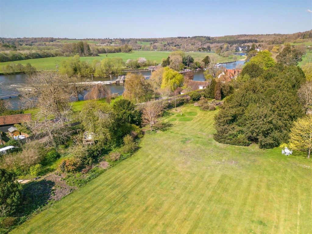 3 Yewden Manor-63.jpg