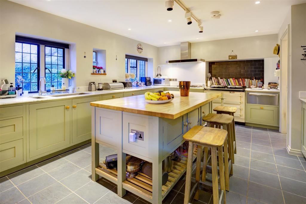 D307 19 wildwood rd kit2.jpg