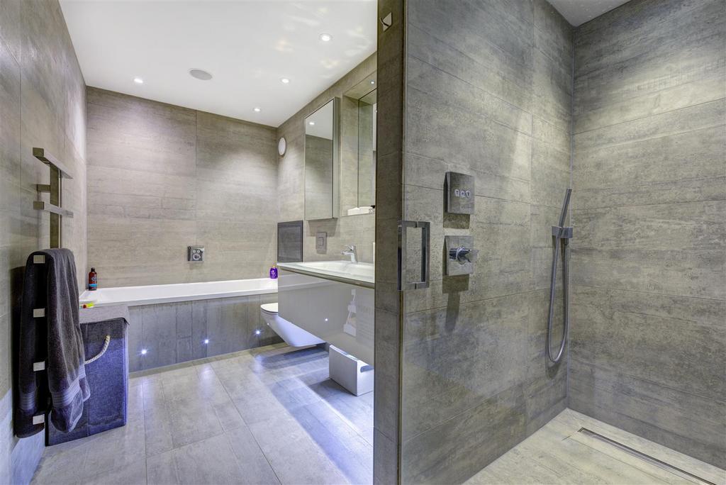 D307 19 wildwood rd m Bath1.jpg