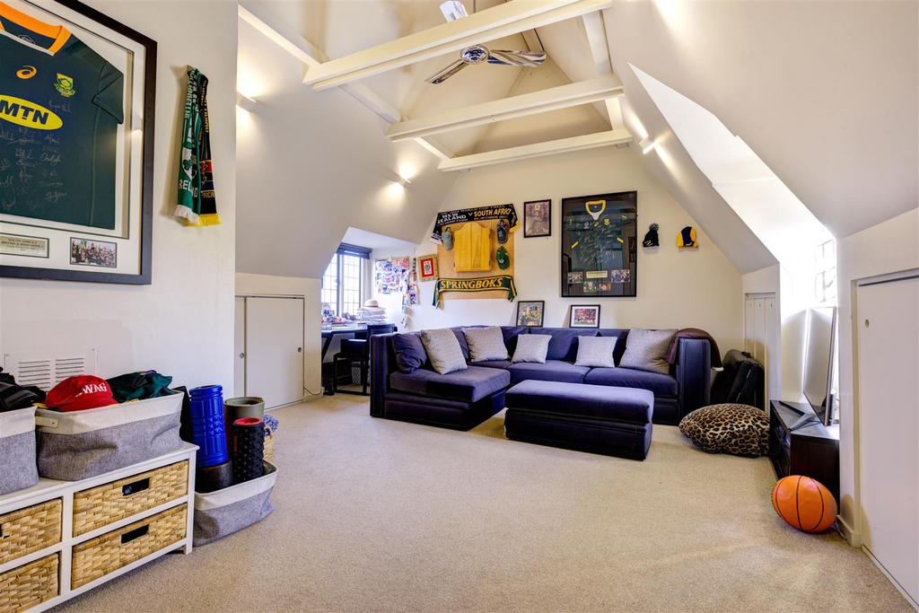 D307 19 wildwood rd top Room1.jpg