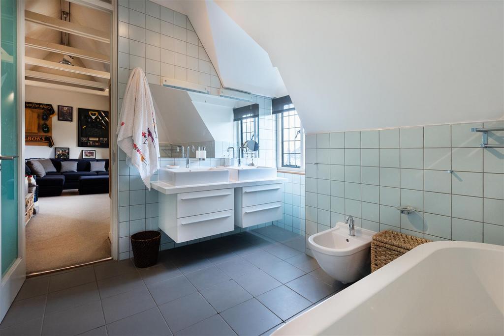 D307 19 wildwood rd top Bath.jpg
