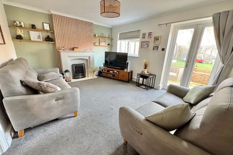 3 bedroom semi-detached house for sale, Sorrel Drive, Kingsbury, Tamworth