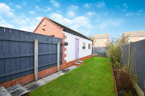 3 bedroom end of terrace house for sale, Maple Avenue, Willerby