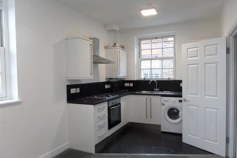 2 bedroom flat to rent, South End, Croydon CR0