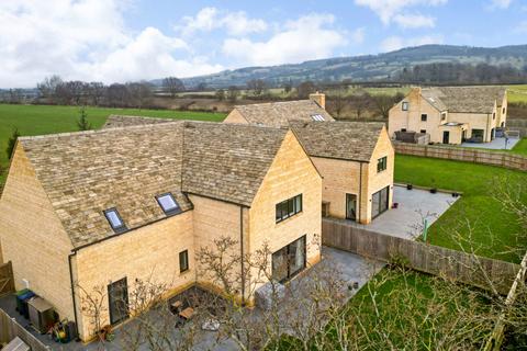 4 bedroom detached house for sale, Broadway Road, Toddington, Cheltenham, Gloucestershire, GL54