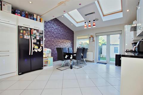 3 bedroom house for sale, Warenford Way, Borehamwood