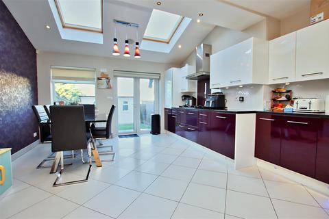 49 Warenford Way, Borehamwood, WD6 5ER