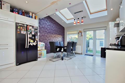 49 Warenford Way, Borehamwood, WD6 5ER