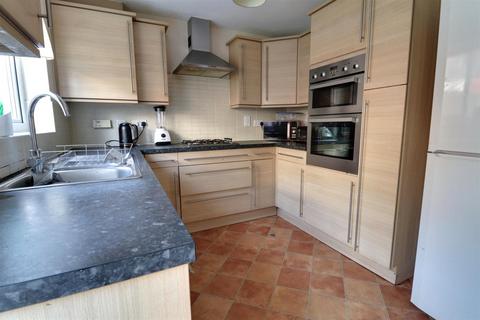 3 bedroom townhouse for sale, Bateman Close, Crewe