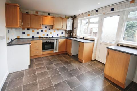 3 bedroom terraced house to rent, Bury Road, Shefford, SG17