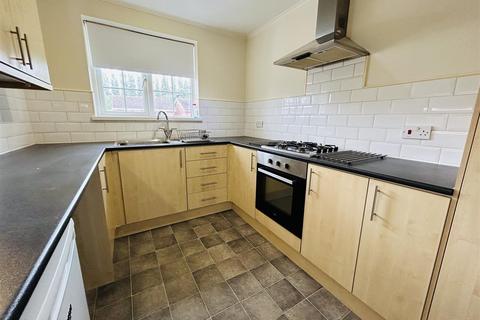 2 bedroom flat to rent, 28 Talaton Close, Pendeford