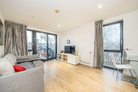 2 bedroom flat to rent, Upper North Street, London E14