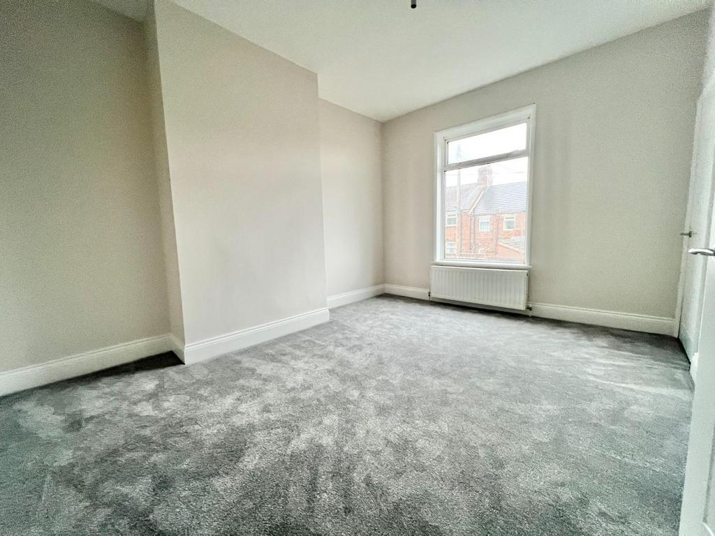 Bedroom (rear)