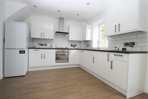 3 bedroom semi-detached house to rent, Stanford Close, Woodford Green, IG8