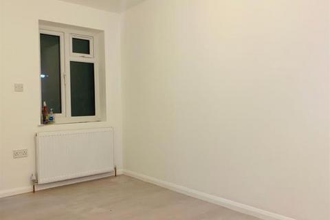 1 bedroom flat to rent, Gresham Drive, Romford, RM6