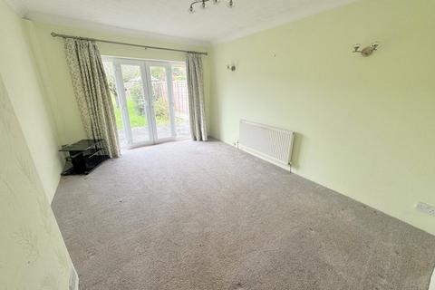 2 bedroom bungalow for sale, Blandford Road, Hamworthy, Poole, BH15