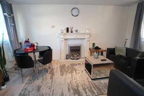 2 bedroom flat for sale, Hawkshead Walk, Bradford