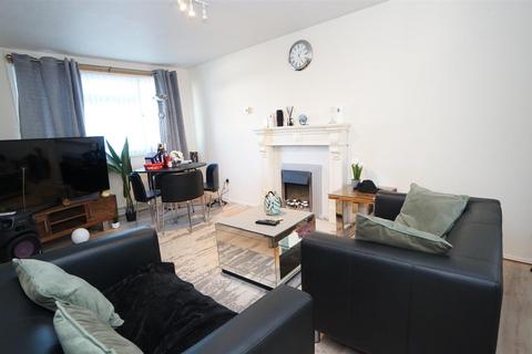 2 bedroom flat for sale, Hawkshead Walk, Bradford