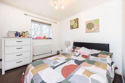 2 Britannia Gate, London, E16 1SA