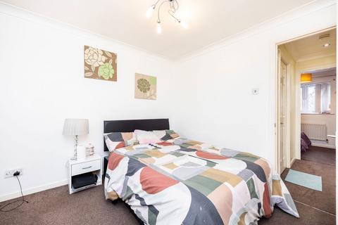 2 Britannia Gate, London, E16 1SA