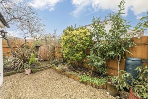 1 bedroom flat for sale, Queens Road, Teddington TW11