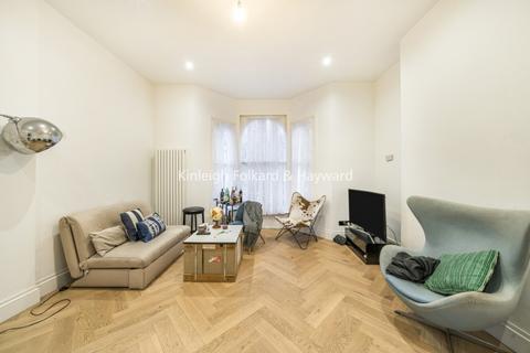 3 bedroom flat to rent, Loughborough Road London SW9