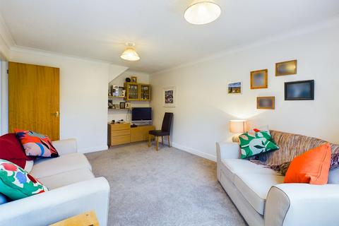 24 Bramble Road, Towcester, NN12 6US