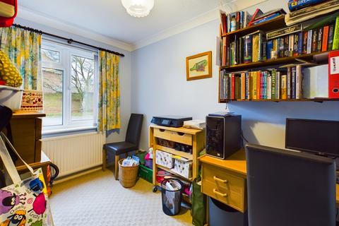 24 Bramble Road, Towcester, NN12 6US