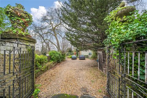 2 bedroom terraced house for sale, Hampton Court Road, Hampton, TW12