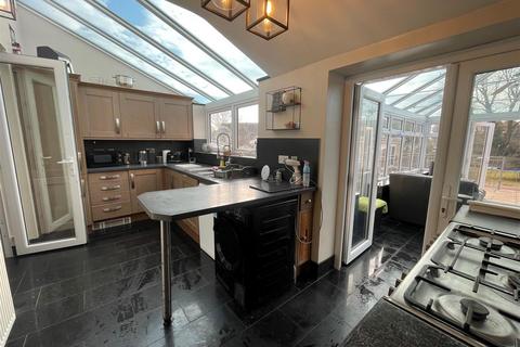 5 Bryn Avenue, Burry Port, SA16 0SG