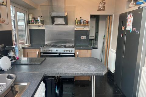 5 Bryn Avenue, Burry Port, SA16 0SG