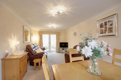 2 bedroom detached bungalow for sale, Trafalgar Close, Hessle