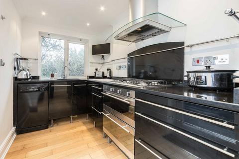 Flat 2, 6 Drewstead Road, London, SW16 1AB